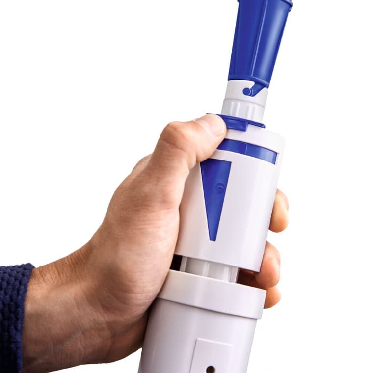 Ajuste do volume da meia descarga com o mecanismo Geberit série 208 (© Geberit) Ajuste do volume da meia descarga com o mecanismo Geberit série 208 (© Geberit)