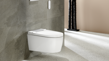 Geberit AquaClean Sela em branco com comando remoto Sigma20