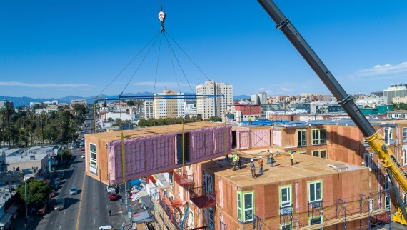 Projetos de construção pré-fabricados criam espaços acessíveis em centros urbanos. (© Geberit)