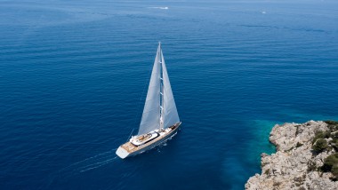 Um veleiro do estaleiro ADA Yachting em Bodrum navega pelo Mediterrâneo (© ADA Yachting)